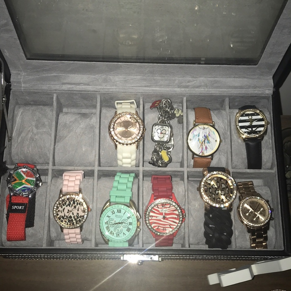 Box with lots of watches !